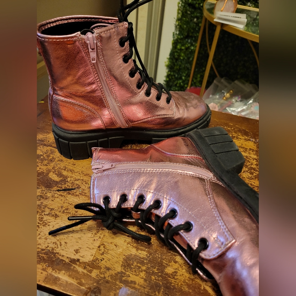 Boots - Picture 3 of 5